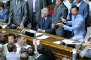Регионалы упорно продолжают блокировать трибуну