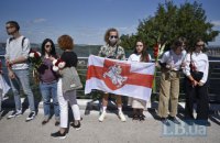 У Києві вишикувались у "ланцюг єдності" з білоруськими демонстрантами