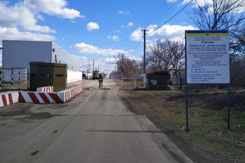 КПВВ "Гнутове" і "Мар'їнка" на Донбасі тимчасово не працюють