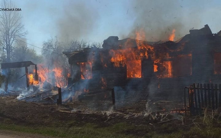 Росіяни упродовж дня атакували цивільне населення Сумщини: є жертви