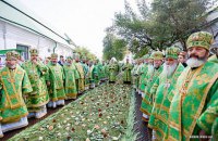 Минздрав решил начать вакцинацию священников