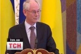 Януковича пригласили в клуб "кому за 60" 