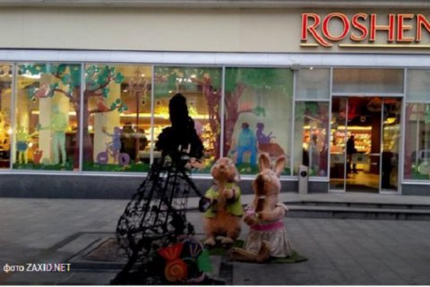 Неизвестные сожгли фигуру зайчихи у магазина Roshen в центре Львова