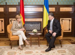 Порошенко назвал Меркель "сильным адвокатом Украины" 