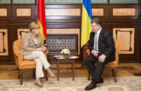 Порошенко назвал Меркель "сильным адвокатом Украины" 