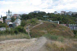 В Киеве начали разрушать Замковую гору, - Бригинец