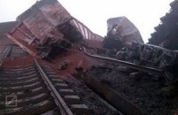 Взорванный мост на мариупольском направлении частично отстроили