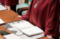 Конституційний суд в режимі лялькового театру?