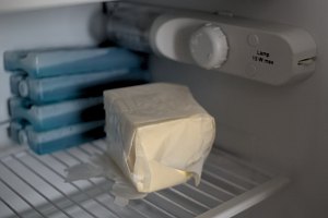 Молоко по 2 гривны, масло — по 100