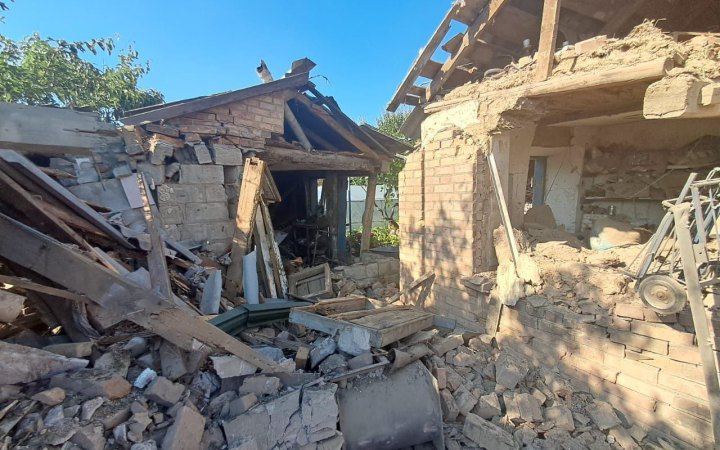 Ворог знову обстрілював Нікополь, є пошкодження