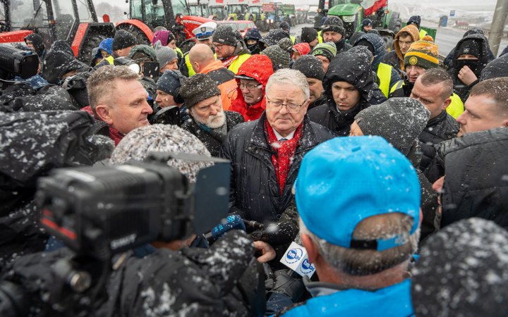 Міністр сільського господарства Польщі закликав фермерів припинити блокування і заявив про переговори з Україною