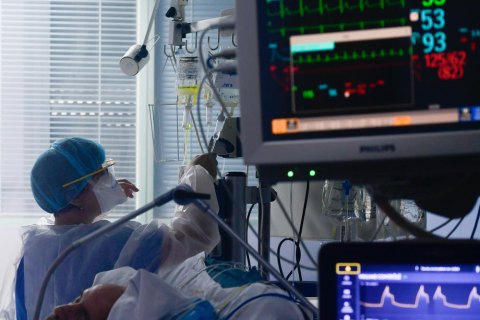 От последствий коронавируса в мире умерли более миллиона человек