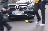 На Позняках обстреляли автомобиль