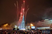 В ​Киеве на Софийской площади зажгли главную елку страны