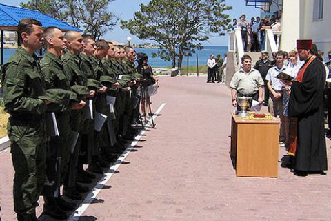 Около 500 крымских призывников отправят служить в Россию