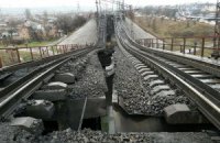 Теракт в Мариуполе: взорван ж/д мост и погиб человек