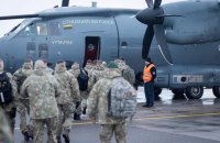 ​18 інструкторів литовської армії вилетіли до Великої Британії навчати українських військових