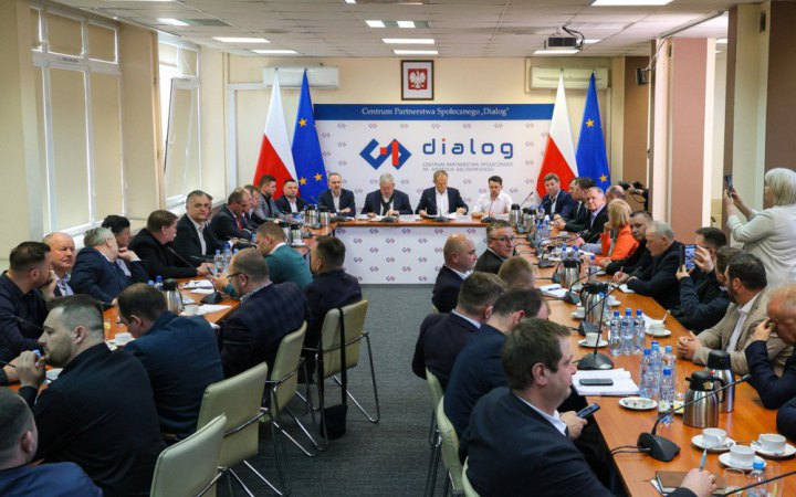 Польські фермери після зустрічі із Туском анонсували масову блокаду населених пунктів