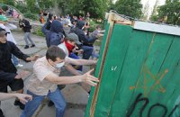 Активисты пытались силой отстоять детскую площадку