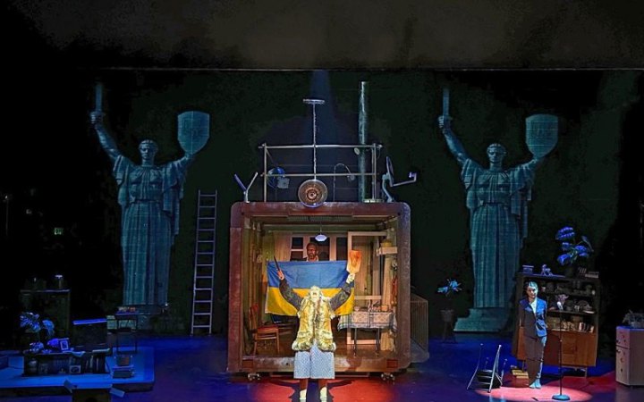 "Гаага" та "Моя мама і повномасштабне вторгнення": дві вистави про війну в Україні отримали нагороди у США
