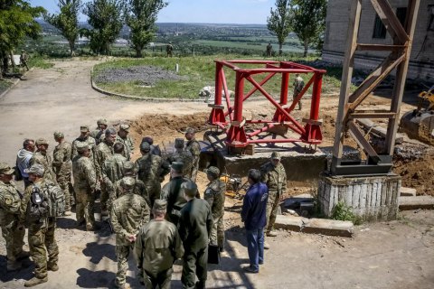 Порошенко поручил за 2 месяца восстановить телевышку на горе Карачун