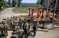 Порошенко поручил за 2 месяца восстановить телевышку на горе Карачун