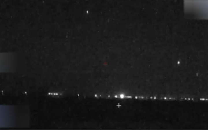 Морські та повітряні безпілотники СБУ та ВМС вразили російську базу берегової охорони на озері у Криму 