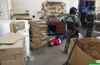 Семерых украинцев задержали задержали на нелегальной сигаретной фабрике в Польше