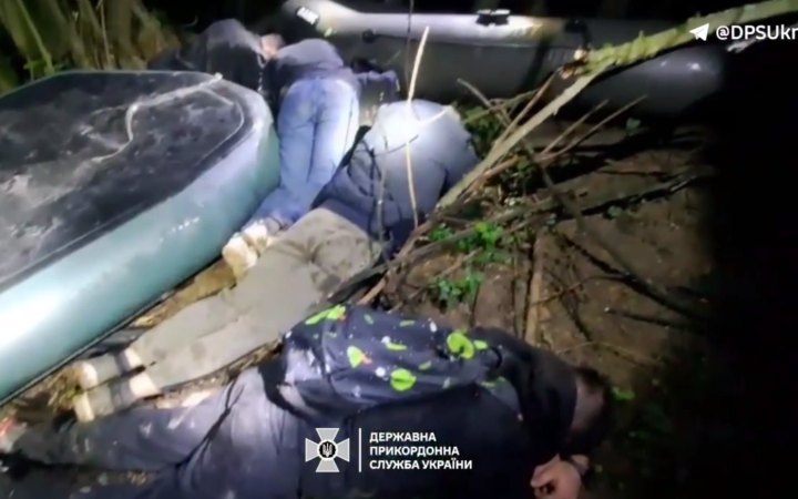 На Закарпатті семеро чоловіків прорвали загороджувальну сітку, аби переплисти Тису