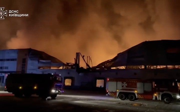 Основною ціллю нічної атаки проти Києва і області були склади цивільних підприємств. 17 жертв, 44 поранених