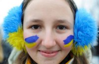 В Киеве берега Днепра соединили "живой" цепью