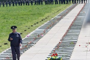 Львовская милиция не пропускает депутатов к Холму Славы