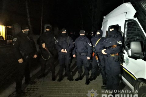 На Рівненщині поліція розпочала рейди з виявлення незаконного видобування бурштину