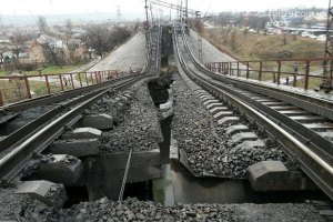 В Запорожской области взорвали железнодорожный мост