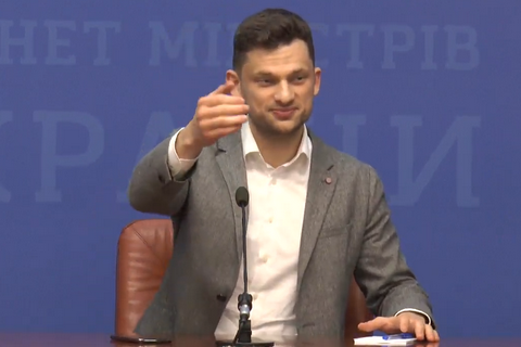 ​Кабмин пообещал ежемесячно публиковать зарплаты министров и замов