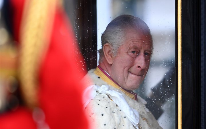 Король Чарльз ІІІ вперше подав податкову декларацію