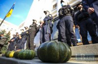 Протестующие принесли под Офис президента тыквы для Шкарлета
