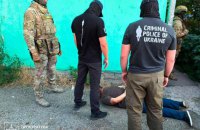 ​​У Дніпрі побили волонтера, відібрали зібрані кошти на автомобіль для ЗСУ і вимагали $10 тисяч "боргу": підозрюють трьох осіб