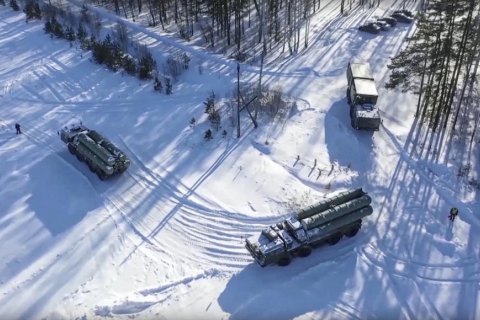 Російські підрозділи біля України перемістилися на "позиції для атаки", – ЗМІ