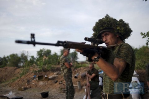 Боевики 40 раз открывали огонь в зоне ООС, двое военных ранены