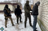Тюремні строки отримали ще три зрадники, які коригували російські удари в районах Бахмута і Краматорська 