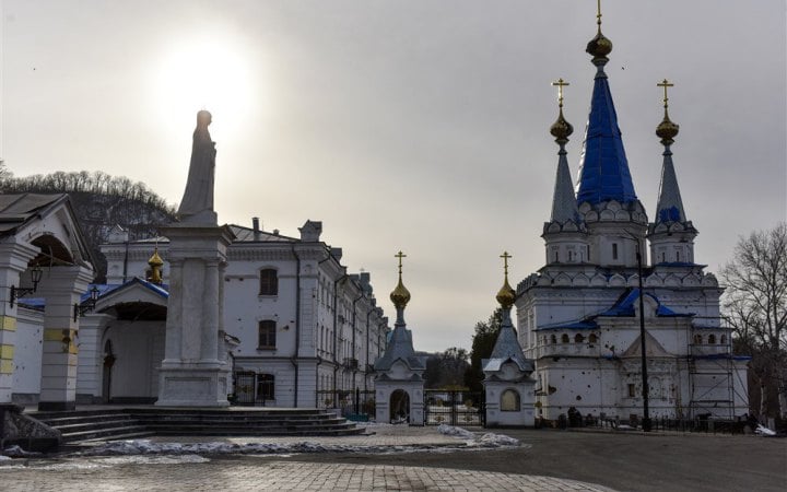 ​У Святогірській лаврі є ченці і міряни, які не хочуть виїжджати, - Донецька ОДА