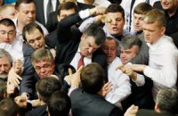 Ефремов выступил в Раде под крики оппозиции. Началась драка