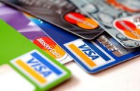 С кредиток украинцев за год украли 9 млн грн