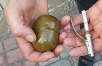 В Харькове мужчина угрожал взорвать гранатой подъезд и заснул до приезда полиции