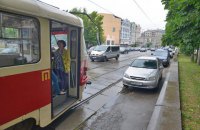В Киеве на Оболони трамвай переехал пешехода