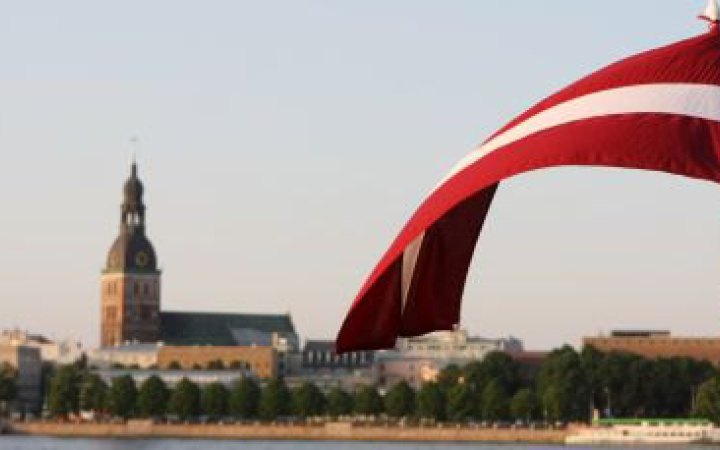 Латвія запровадила податок на надприбуток банків