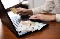 НБУ збирається обмежити вихідні перекази з картки на картку: до 30 разів і 100 000 гривень на місяць