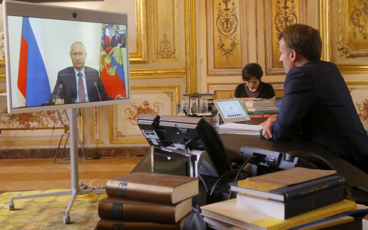 Макрон передумав говорити з Путіним