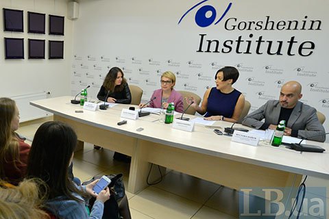 ​Украина пригласит тысячу иностранцев для обучения школьников английскому